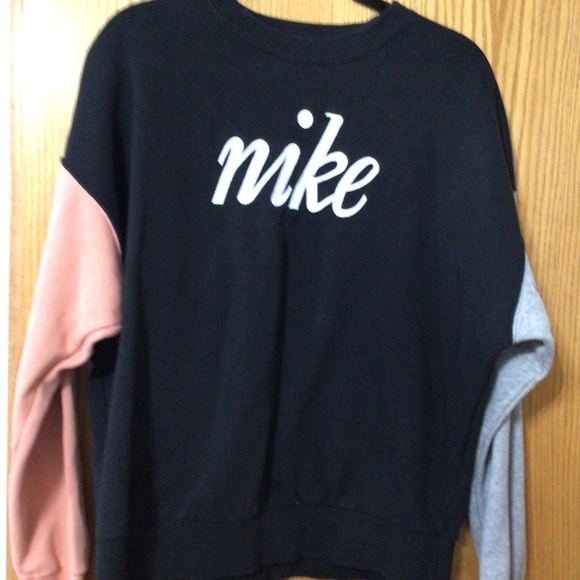 Nike Tops - Nike color block crew neck sweatshirt size medium